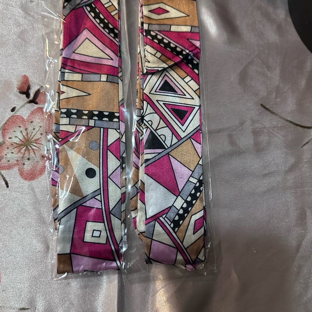 Geometric Pink and Tan Patterned twilly Scare set